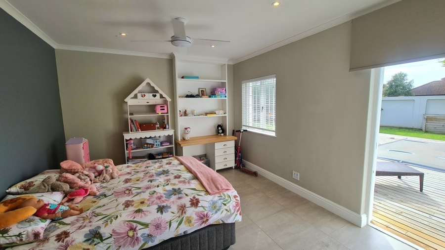 4 Bedroom Property for Sale in Whale Rock Western Cape